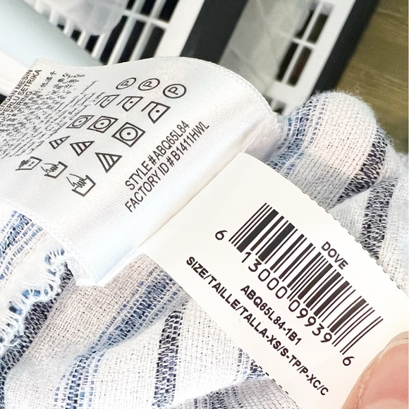 BCBG MAXAZRIA DOVE BLUE WHITE STRIPE RUFFLE EDGE CAFTAN DRESS WOMENS XS/SMALL - Picture 9 of 10